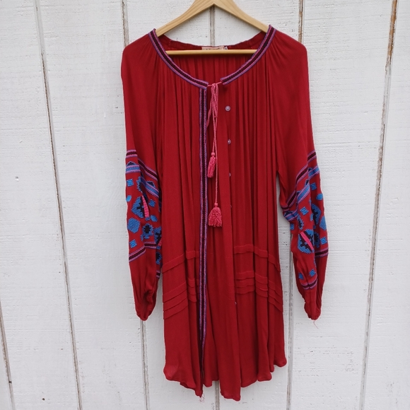 Dresses & Skirts - Scarlet Embroidered Shift Dress